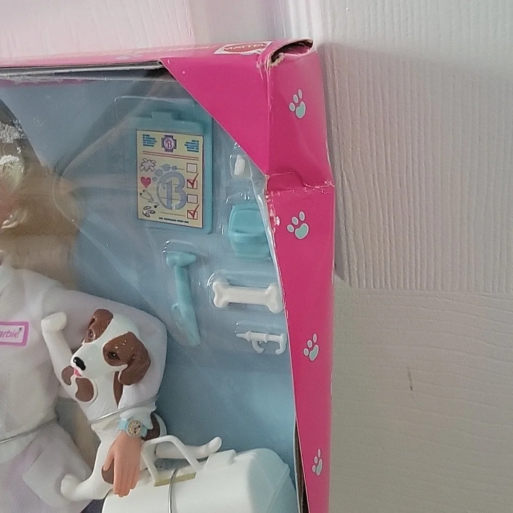 Pet Doctor Barbie - Picture 4 of 7